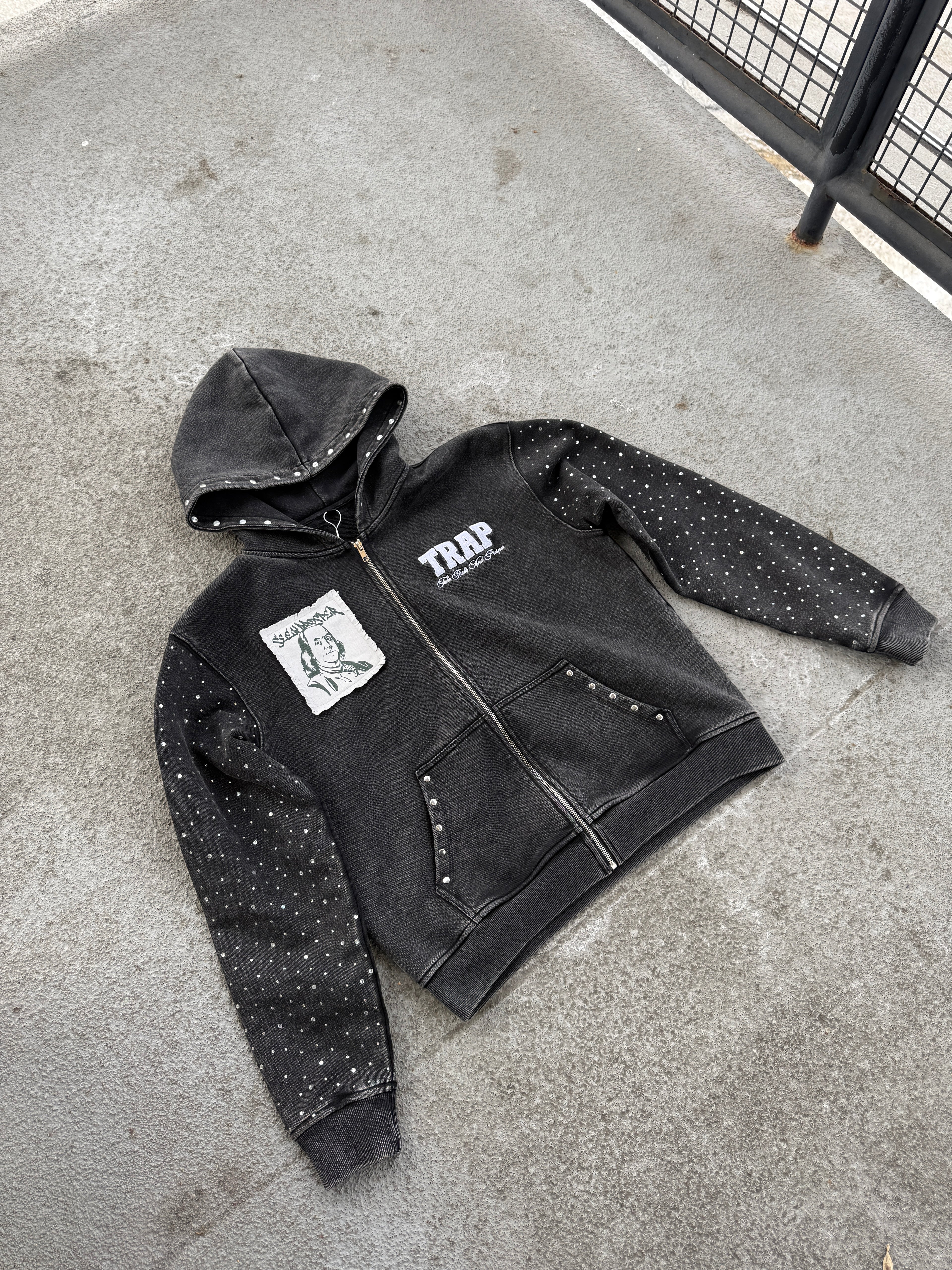 “TRAP” ZIP-UP