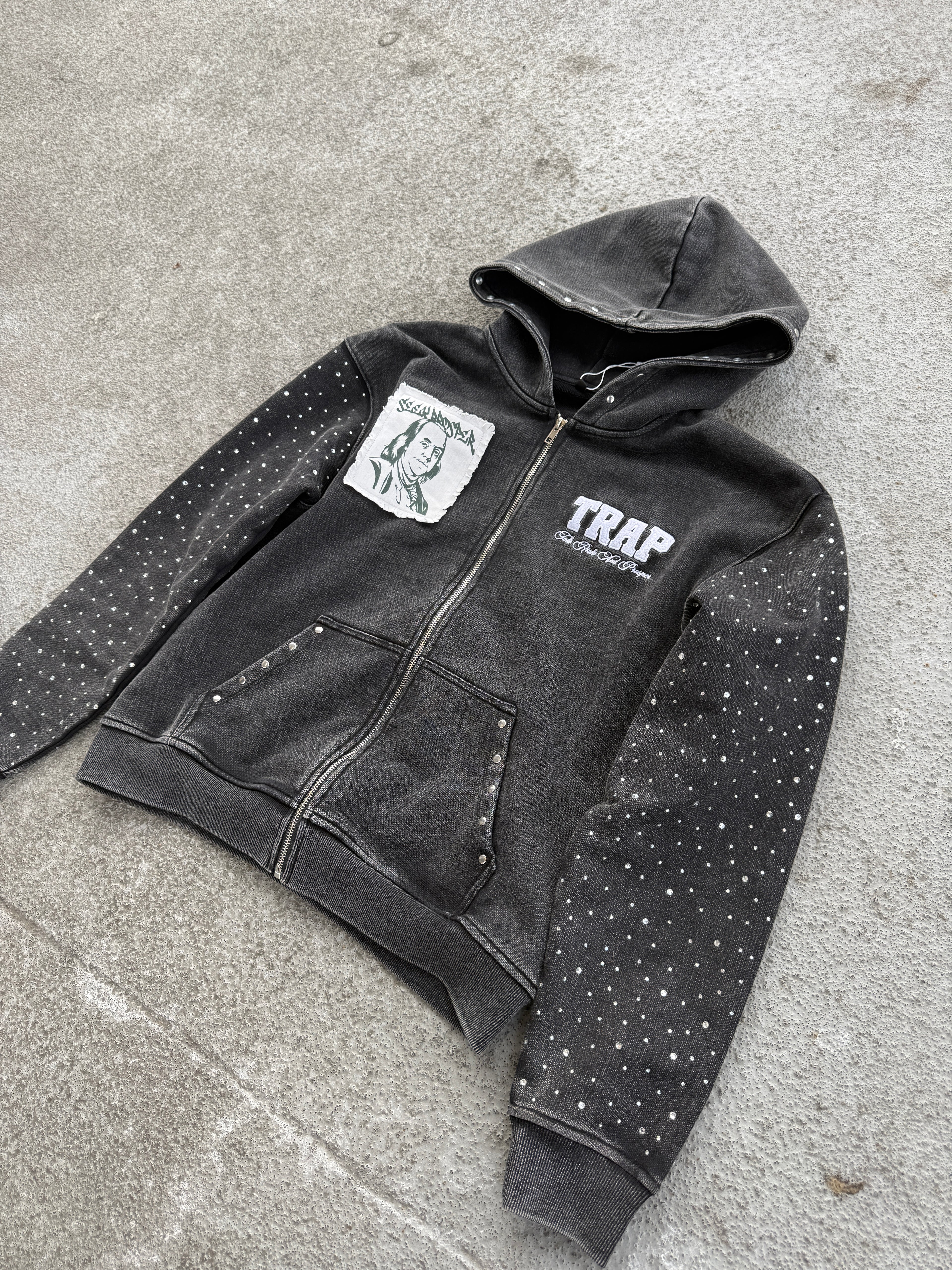“TRAP” ZIP-UP