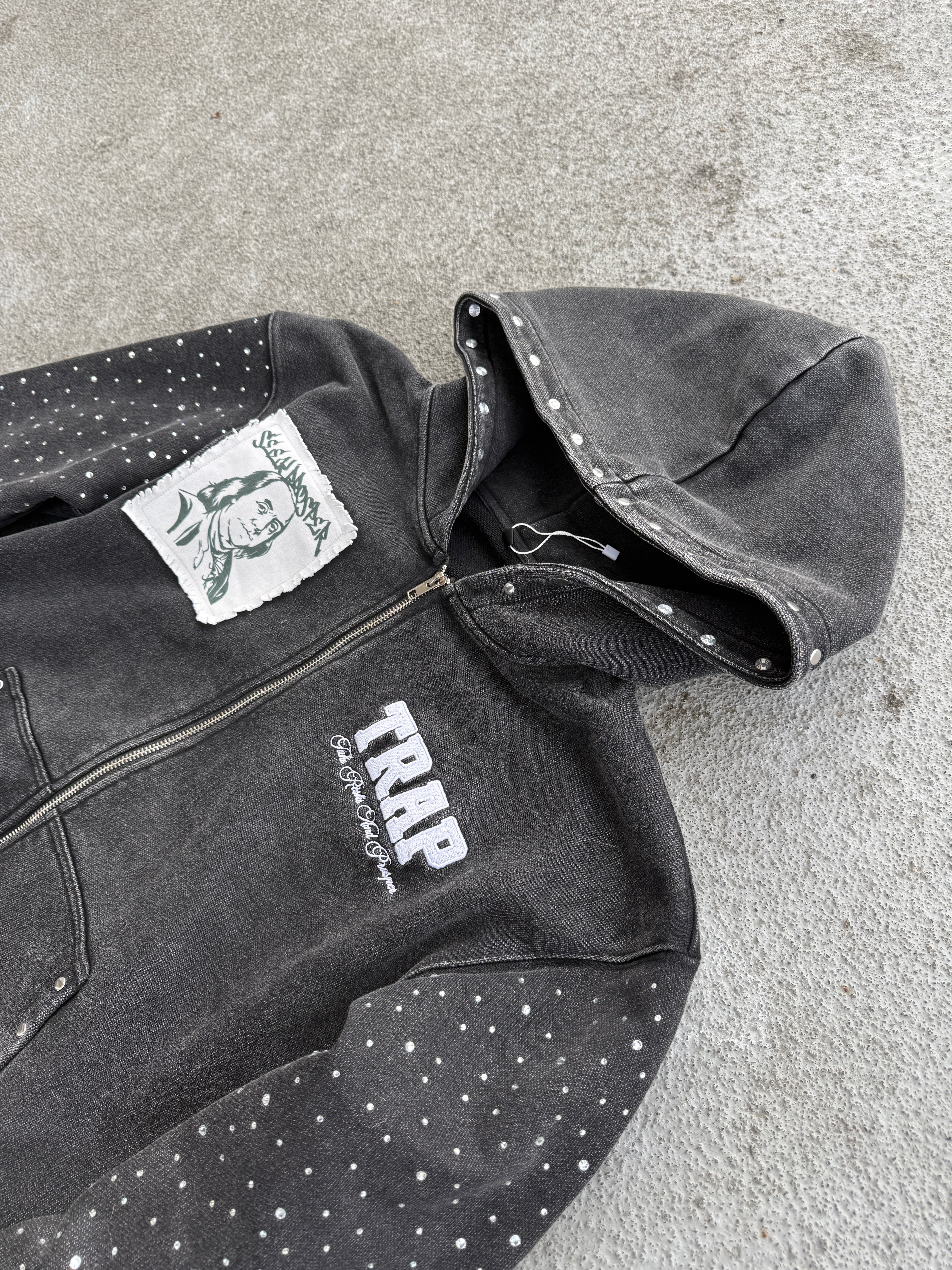 “TRAP” ZIP-UP